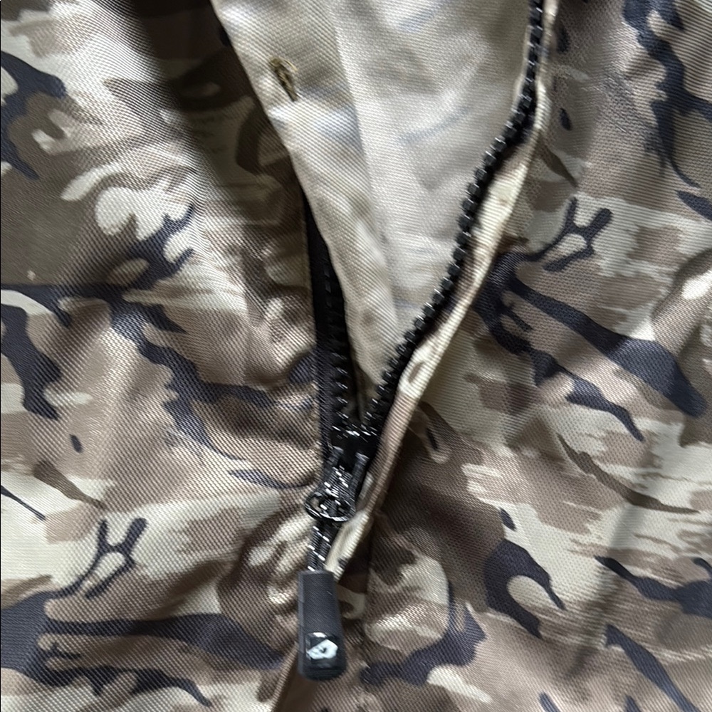 Grundens Neptune Hooded Camouflage Fishing Jacket. Size 4XL. Excellent Condition - Picture 6 of 7